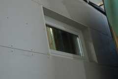Cadre de fenêtre incrustée dans le mur